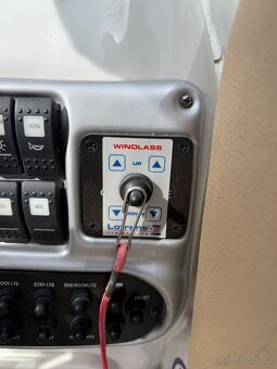 CROWNLINE 230 VLEK + NOVÝ MOTOR - 8