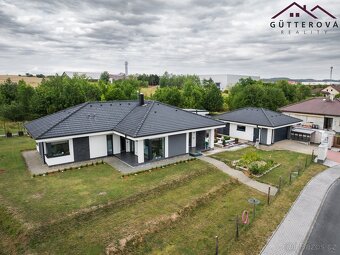 Elegantní rodinný dům s garáží a pozemkem 1.261 m2 v Městě T - 8