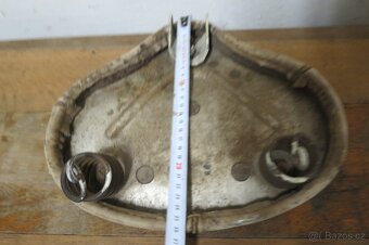 Sedlo ze starého motocyklu - 8