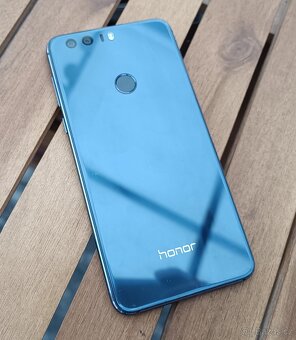 Mobilní telefon Honor 8. 4GB RAM, 32GB, Android 7 - 8