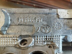 Hlava motoru 90352085F - 8