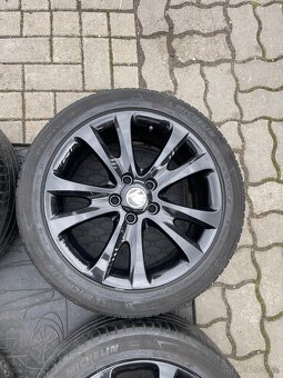 ORIGINÁL Alu Škoda TRIFID R17, 5x112 - TOP STAV, LETNÍ PNEU - 8