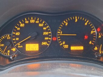 Toyota Avensis 2.0 - 8
