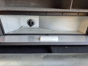 AUDI A4 B6 klimatizovaný kastlík - 8