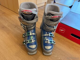 Lyžařský set dámský lyže lyžáky a hůlky - 8