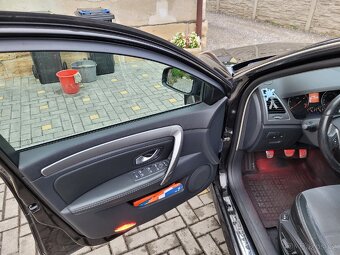 Renault Laguna III 2.0dCi 131kW 4Control - 8