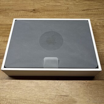 MacBook Air 13" 2022 M2 / 8GB / 516GB / Midnight - 8