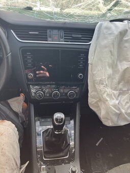 Bouraná Škoda Octavia 1.6 TDI 2017 - 8