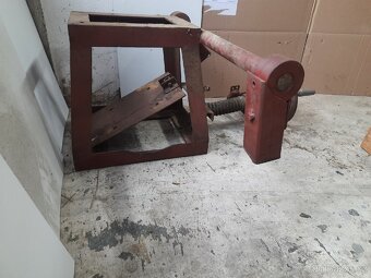 Prodám elektromotor patrový 5.5kw,vozíky,závaží - 8