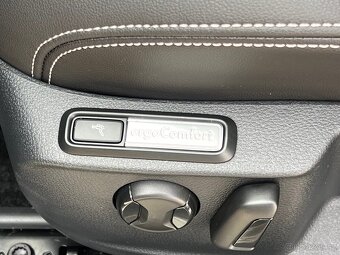 VW Passat Variant 2.0 TDi 147kw Eleg. Matrix tažné kamera - 8