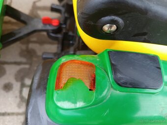 Prodám dětský traktor John Deere dočasně zamluvený - 8