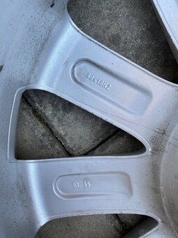 Škoda Octavia I - alu kola R18 - 8