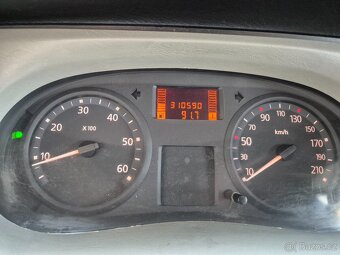 RENAULT TRAFIC - 8