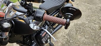 Moto Guzzi v9 Bobber - 8