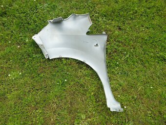 Nissan NV200 : Blatník bílý pravý - 8