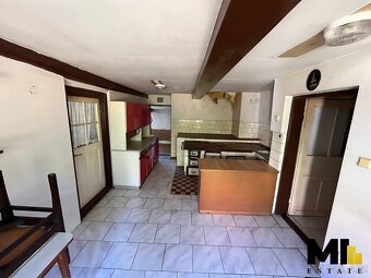 Prodej rodinného domu o velikosti 258 m2 na pozemku o veliko - 8