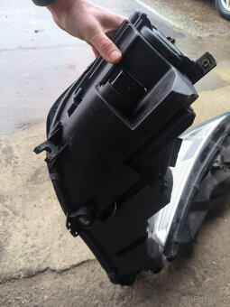 Přední xenonová světla Audi A4 B9(8W) 8W0941006,8W0941005 - 8