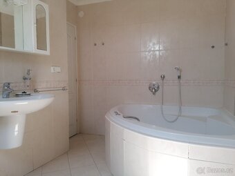 Pronájem bytu 3+kk, 75 m² – Staré Město - 8