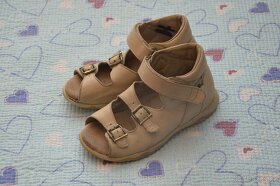 32 33 Adidas goretex Essi DZO Santé boty sandálky - 8