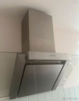 Bílá kuchyně se zánovními spotřebiči, 4805 - 8