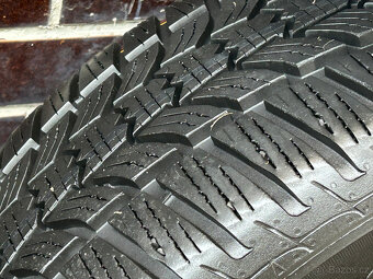 Zimní pneu 215/55/16 - 6 mm, cena za sadu 3000,- Kč - 8