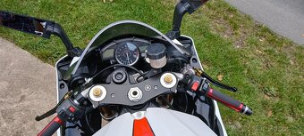 yamaha r1 r.v.2007 - 8