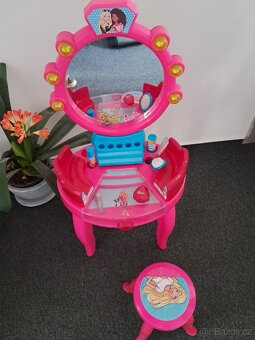 Toaletní stolek Barbie - 8