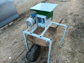 Drtič drobých stavebních sutí uhli atd. - 8