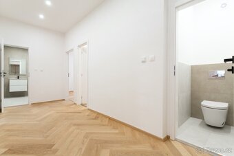 Nabízíme nový designový 4+KK po rekonstrukci – prostorný, sv - 8