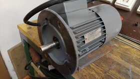 Prodám funkčí třífázový motor 550W s brzdou - 8