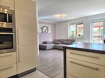 Prodej RD 6+kk 213 m2, na pozemku 287 m2 - 8