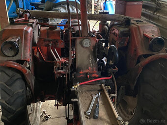 TRAKTOR RS09 4válec - 8