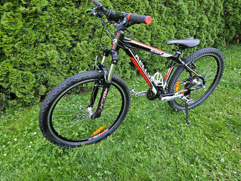 Menší 26" horské hliníkové kolo KELLYS, rám 15,5" - 8