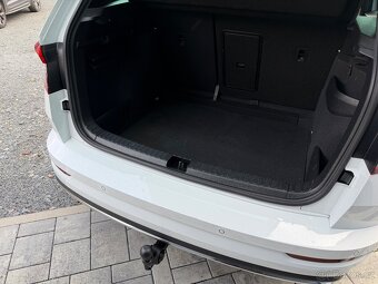 ŠKODA KAROQ SPORTLINE 1.5TSI 110 KW TAŽNÉ cockpit m2021 - 8