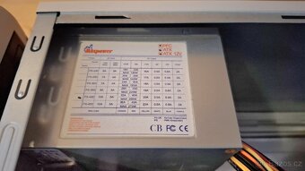 2x PC skříň se zdrojem + monitor Hp - 8