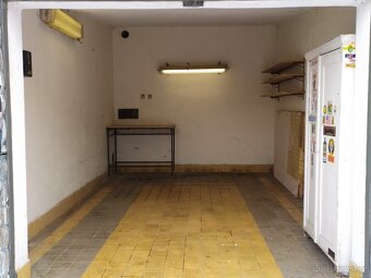 Suchá garáž  3,2×6 m  v uzavř.areálu, ve Zborovské ulice - 8