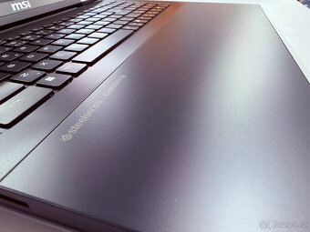 MSI TITAN 18 HX A14VIG - 8
