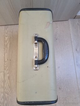 Starší šicí stroj - 8