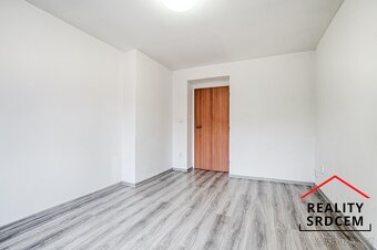 Pronájem zrekonstruovaného bytu 3+0 s balkónem, 55 m2, ul. V - 8