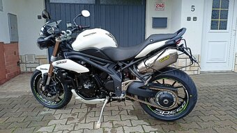 Triumph speed triple 1050 - 8