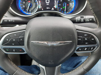 Chrysler Pacifica 3,6L V6 , kůže, radar, 2022 REZERVACE - 8