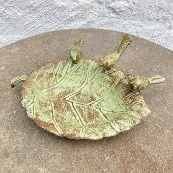 Zahradní litinové pítko pro ptáky ve tvaru listu - krmítko - 8