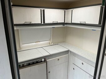 Karavan CHATEAU 380 - 8