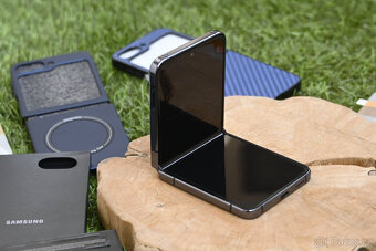 Samsung Galaxy Z Flip5 8GB/512GB v záruce - 8