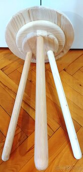 Květinový stolek na trojnožce - 8