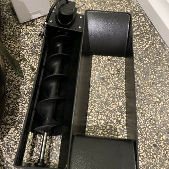 Carplounge RT4 návnadový člun s GPS autopilotem Raymarine vš - 8