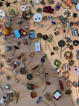 Různé druhy odznaků - 8