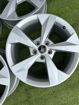 Audi A3 - ORIGINÁLNÍ SADA DISKŮ 18 - 8