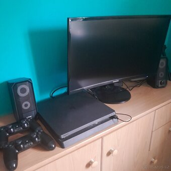 Playstation 4 - 8