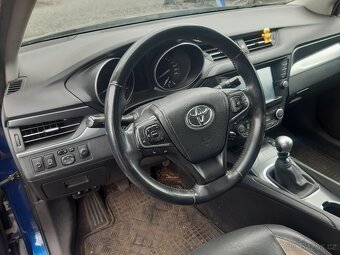 Toyota Avensis - 8
